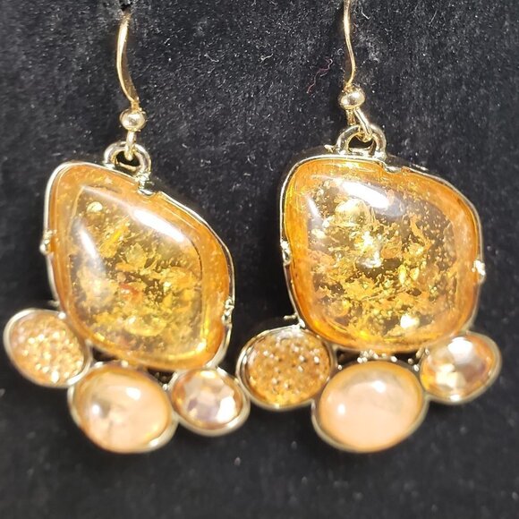 Gold-Tone Statement Necklace & Stone Drop Earrings Set – Elegant Women’s Jewelry - Picture 4 of 9